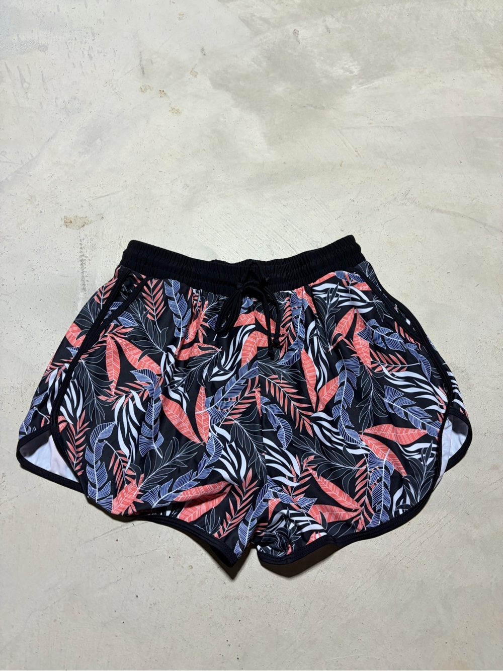 Summer Mae Women’s Black Tropical Print swim Shorts 10